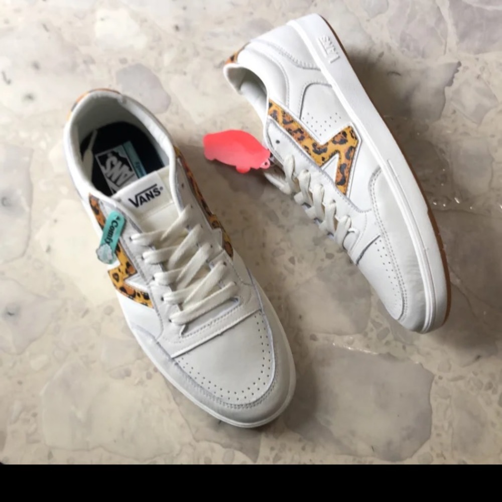 NEW, UNWORN, AUTHENTIC VANS IN THE BOX - MEN'S SIZE 11, WOMENS SIZE 12.5 - Picture 3 of 9